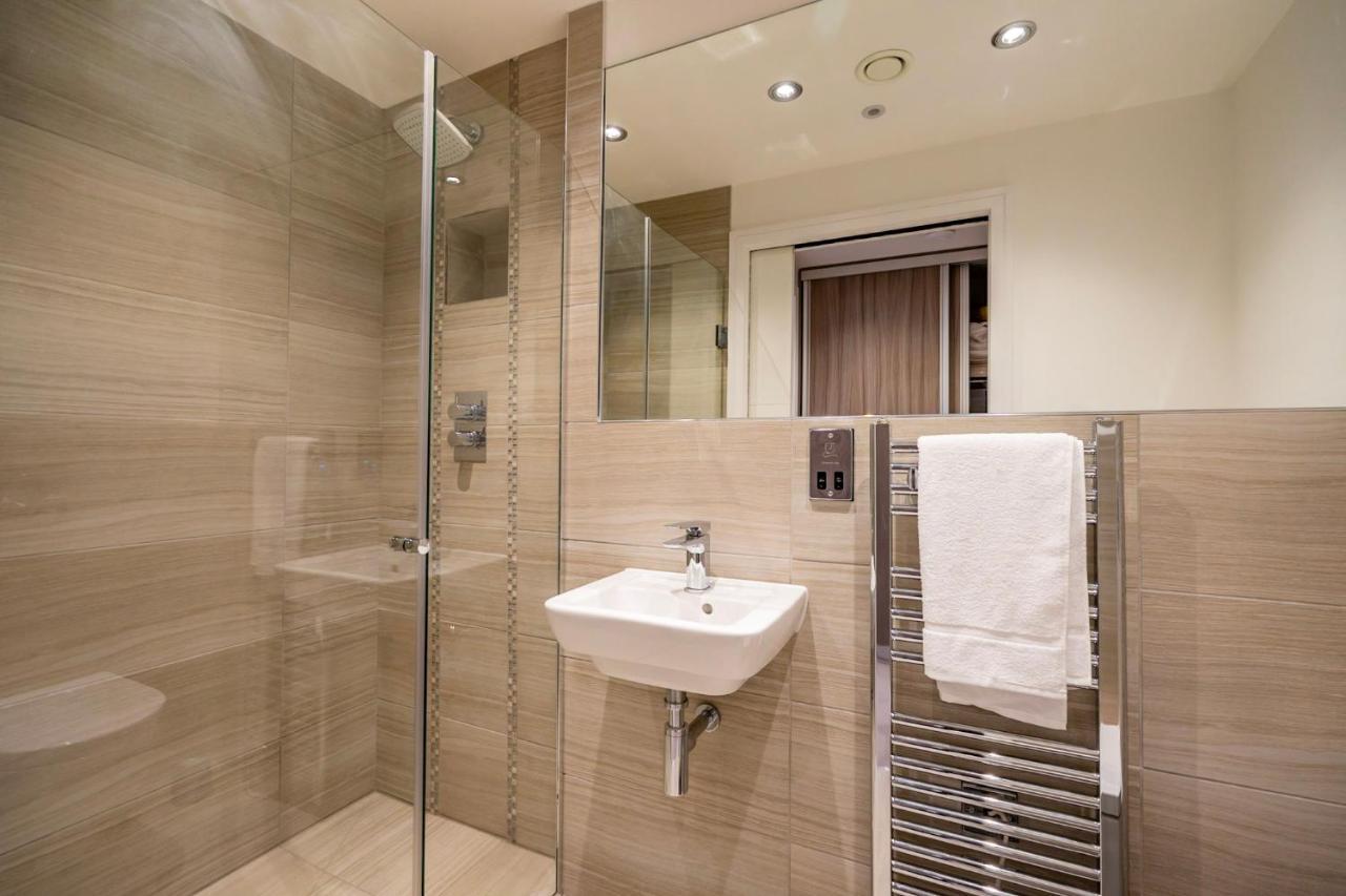 48 Cocoa Suites York Extérieur photo